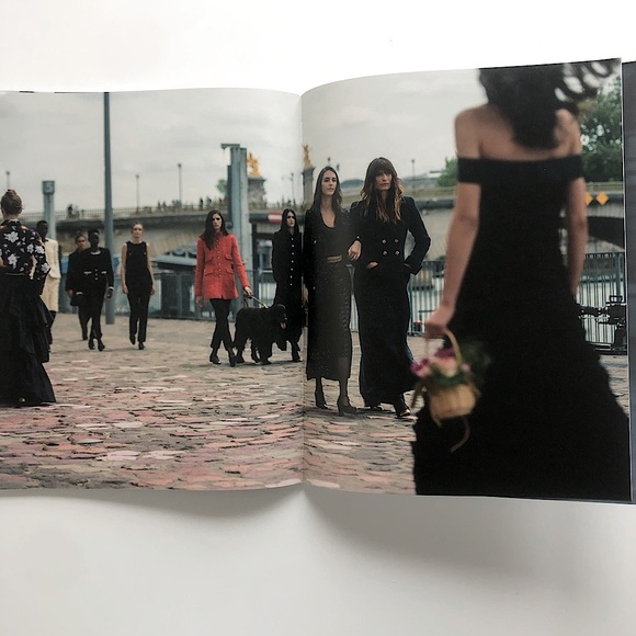 CHANEL Accents Chanel 26 Catalog Coffee Table Book Magazine 223